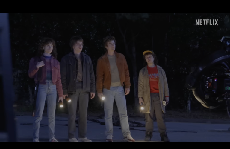 Stranger Things 5: Μάθαμε πότε θα κάνει πρεμιέρα η 5η και τελευταία σεζόν – Δείτε στιγμές από τα γυρίσματα των νέων επεισοδίων