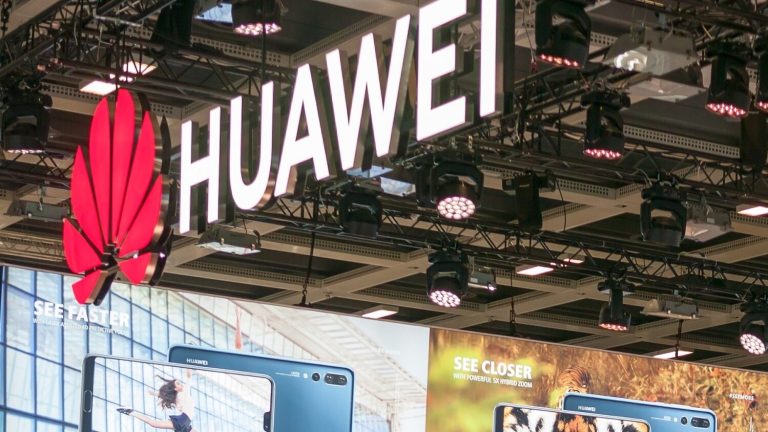 Ο Μπάιντεν βάζει νέα μέτρα στην Huawei και αλλάζει τον τρόπο που λειτουργεί ο κόσμος της τεχνολογίας