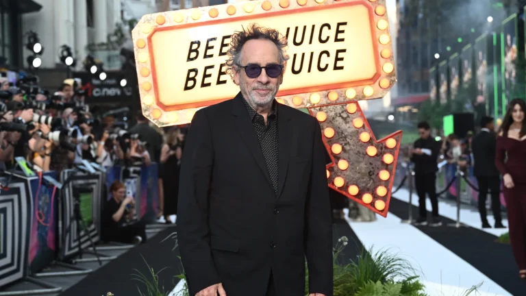 Tim Burton: Αβέβαιο το μέλλον του τρίτου “θρυλικού” Beetlejuice!