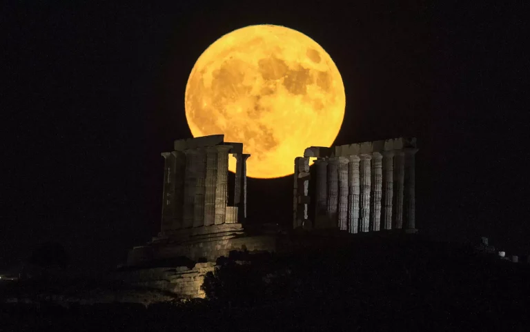 Δες ψηλά στον ουρανό! Ένα δεύτερο φεγγάρι θα εμφανιστεί σύντομα!