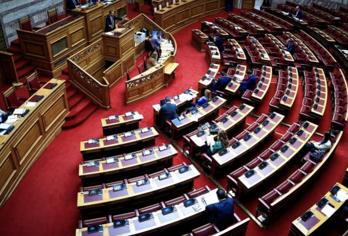 Βουλή: Ενός λεπτού σιγή στη μνήμη του Αρχιεπσκόπου Αλβανίας Αναστάσιου