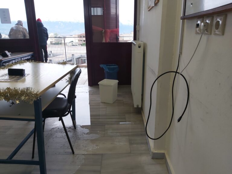 Λαμία : Αποχή και διαμαρτυρία των μαθητών του 5ου Λυκείου για επικίνδυνα κτιριακά ζητήματα – (Φώτο, Βίντεο, Ηχητικό)