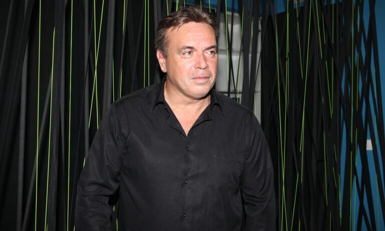 Πέθανε ο τραγουδιστής Μανώλης Λιδάκης – Ήταν 64 ετών
