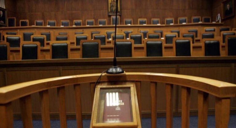 Kαρπενήσι : Κατηγορεί τον πρώην σύζυγό της για απόπειρα βιασμού και ενδοοικογενειακή βία – Αρνείται τις Κατηγορίες ο Κατηγορούμενος (Vid)