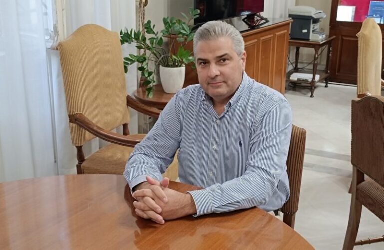 Υπογραφές έργων 18,6 εκατ. ευρώ στη Φθιώτιδα – Σανίδας στον Lamia Polis 87.7: «Παρεμβάσεις για να αποκατασταθούν κρίσιμες υποδομές» (Aud)