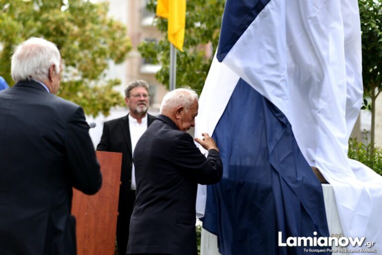 Αποκαλυπτήρια Ανδριάντα Μάρκου Μπότσαρη στη Λαμία – Τιμή στον Ήρωα της Επανάστασης του 1821 (Φωτορεπορτάζ)